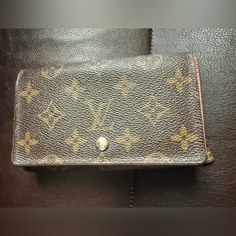 Louis Vuitton monogram brown Sara wallet